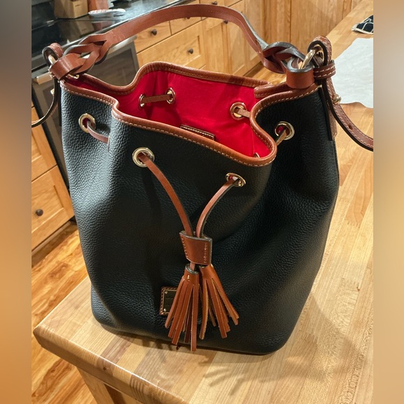 Dooney & Bourke leather handbag purse Pebble Grain Tasha Drawstring bag, black - Picture 2 of 6